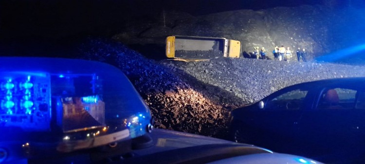 AKTUALIZACJA: Tragedia na hałdzie w Radlinie. Przewróciła się ciężarówka, nie żyje kierowca, KPP Wodzisław Śląski